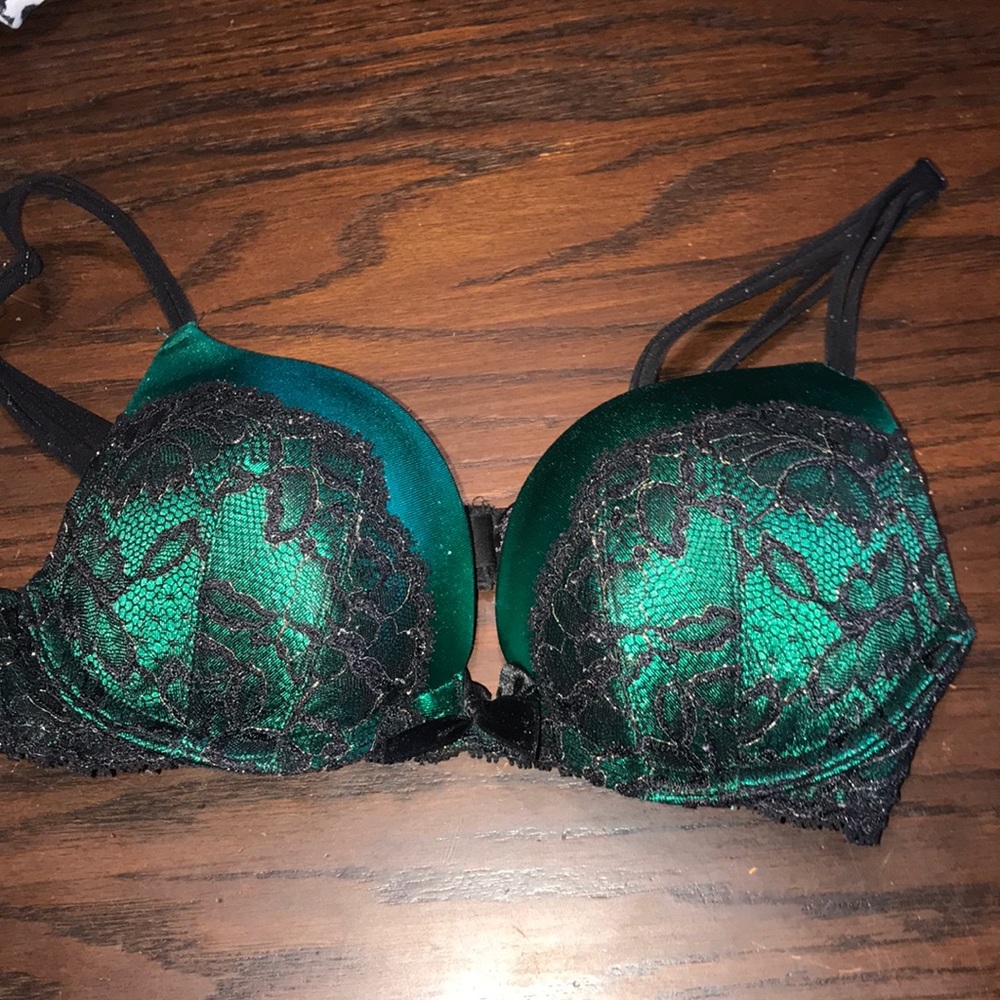 Victoria’s Secret very sexy plunge push up bra